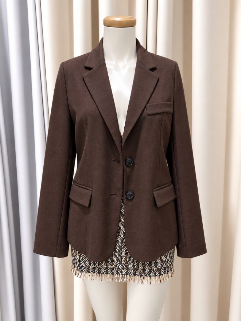 Premium Brown Blazer (Category: Coats, Jackets and Outerwear) located in Taguig. Submitted by vm.co (Listing ID 1465681599, Image 1). Description: .
