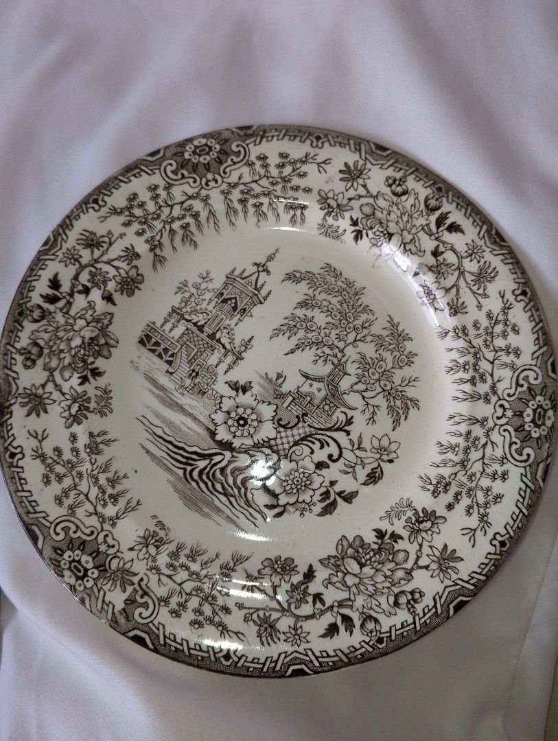 Primavesi & Son Colandine Transferware Ceramic Plate (Category: Dinnerware & Cutlery) located in Caloocan City. Submitted by happyrabbit_05567d (Listing ID 1465751323, Image 1). Description: - Vintage Primavesi & Son transferware plate (Cardiff & Swansea) - Pattern: Colandine - Design: Classic oriental landscape with pagodas and intricate floral borders - Condition: Solid vintage piece with fine overall crazing from age - Ideal for collectors, ho