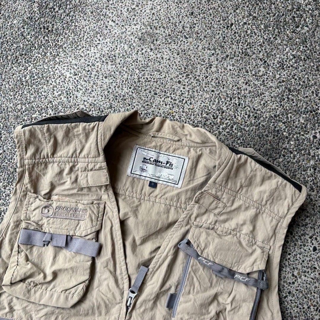 ProCam-Fits Vest (Category: Vests) located in Caloocan City. Submitted by rjlthrifts (Listing ID 1465694534, Image 2). Description: ProCam-Fits Vest designed for outdoor activities like fly-fishing and safari photography Excellent Condition Color Rate 10/10 S on tag 23 Length 20 Width No Issue. Price. 1,880 Loc. South Caloocan Courier. J&T And Flash Express.