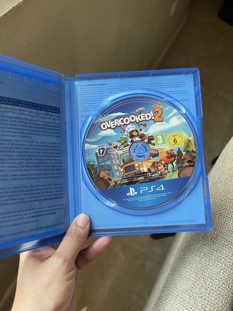 PS4 game Overcooked 2 (Category: PlayStation) located in Batangas. Submitted by janineee29 (Listing ID 1465758700, Image 2). Description: selling low, bought from data blitz.