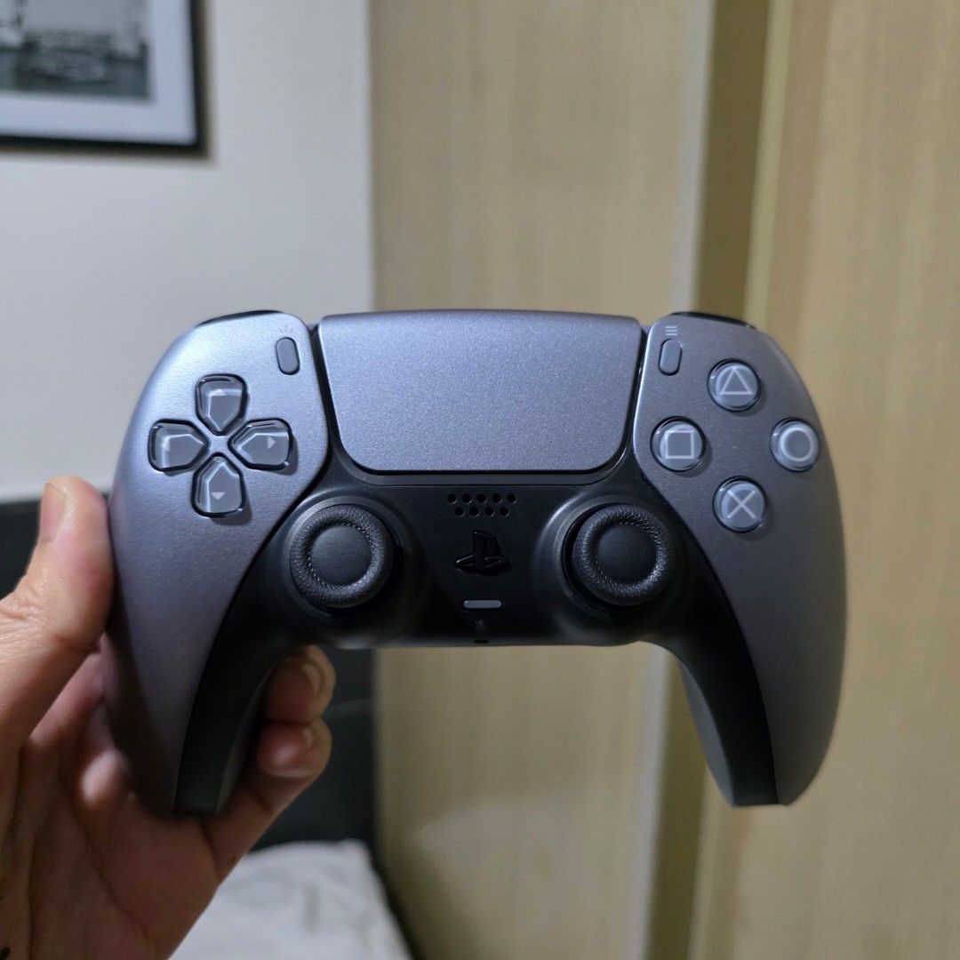 Ps5 Dualsense 5 Controller Sterling Silver (Category: Controllers) located in Manila. Submitted by sweettotes_ph (Listing ID 1465747697, Image 1). Description: Sterling Silver Rarely used Original No issues Smooth Fully working Good condition Controller only I also have games feel free to check my listings :) For pickup or delivery Bdo Maya Gcash Cod payment.