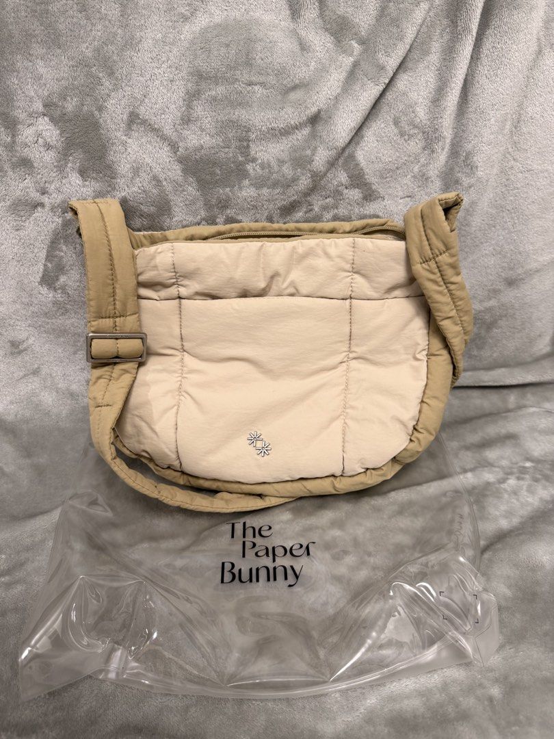Puff shoulder bag (Category: Shoulder Bags) located in San Isidro. Submitted by aylioooo (Listing ID 1465612089, Image 1). Description: .