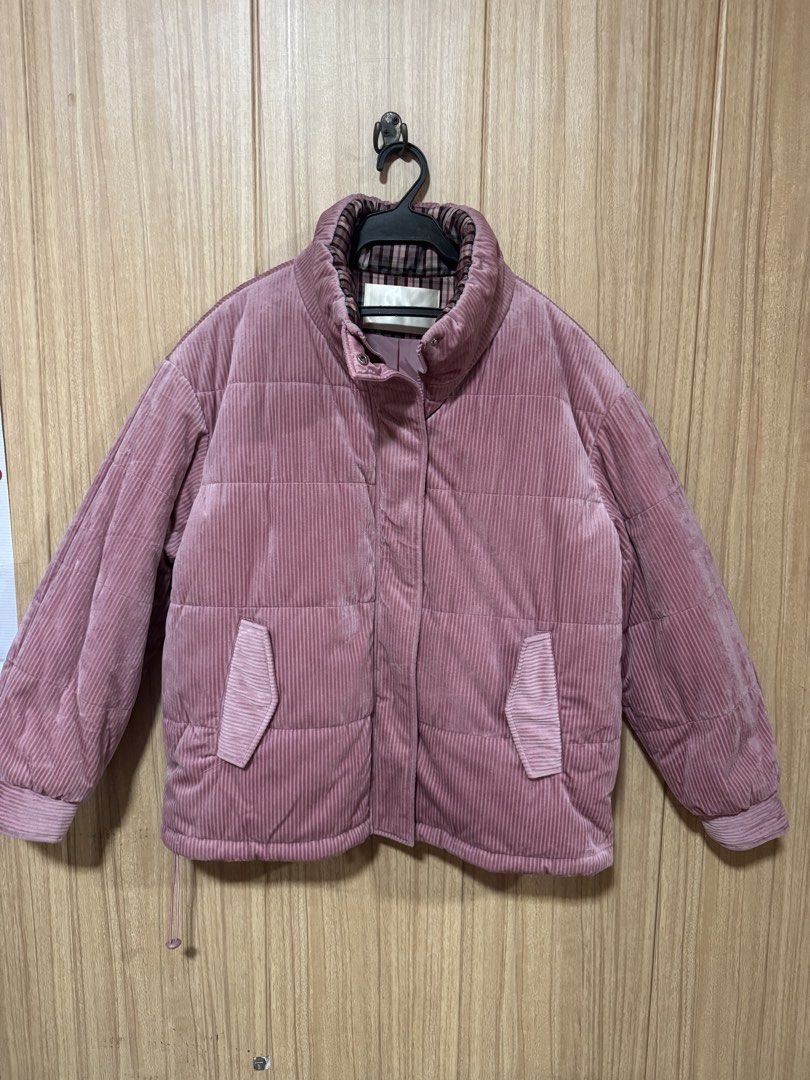 PUFFER JACKET (Category: Coats, Jackets and Outerwear) located in Cavite. Submitted by jabowakeeezzzz (Listing ID 1465672164, Image 2). Description: For sale Toffeling PUFFER JACKET COLDUROY SIZE LARGE DIMENSIONS 23 width 26 lenght .
