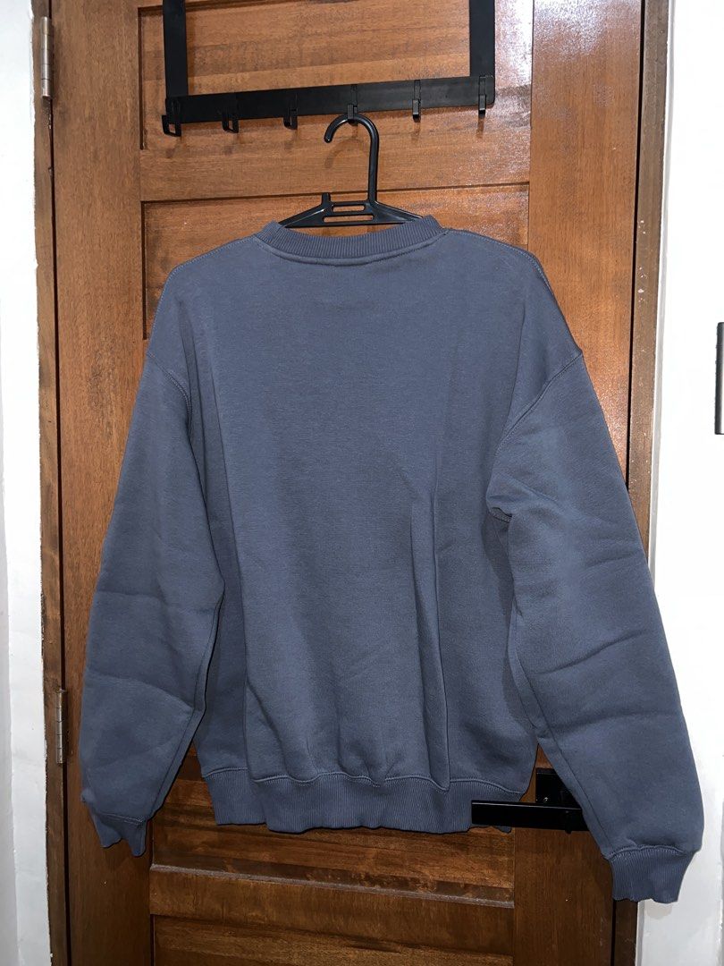 Pull&Bear Dark Grey Sweatshirt Size M (Category: Coats, Jackets and Outerwear) located in Pasay City. Submitted by _babspatrickkk (Listing ID 1465656728, Image 3). Description: - Brand: Pull&Bear - Item: Crewneck sweatshirt - Color: Dark grey (solid) - Size: Medium - Material/Interior: Soft fleece interior - Details: Relaxed fit, ribbed collar, cuffs, and hem - Origin: Made in Pakistan - Condition: Clean, excellent overall condition with no stain