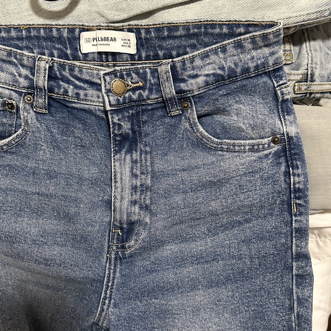 Pull&Bear Denim Jeans, EU 36 / UK 8 / US 4 (Category: Jeans) located in Pasay City. Submitted by loved.by.jan (Listing ID 1465668054, Image 3). Description: 🧸 Brand: Pull&Bear 👖 Style: Straight leg denim jeans 💙 Color: Classic acid wash blue 📏 Size: EUR 36, USA 4, MEX 26 ⭐️ Condition: Really good 💌 kindly message me to know more!.