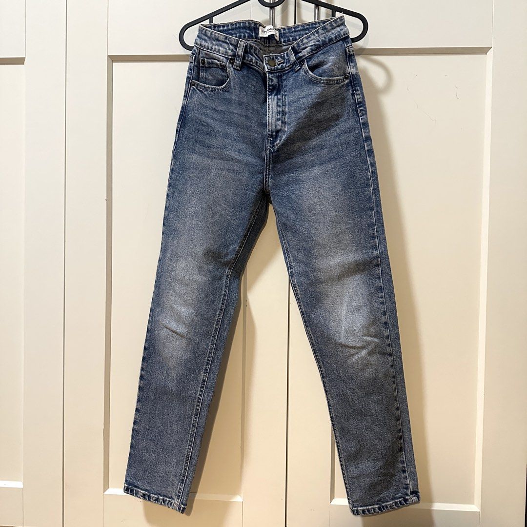 Pull&Bear Denim Jeans, EU 36 / UK 8 / US 4 (Category: Jeans) located in Pasay City. Submitted by loved.by.jan (Listing ID 1465668054, Image 1). Description: 🧸 Brand: Pull&Bear 👖 Style: Straight leg denim jeans 💙 Color: Classic acid wash blue 📏 Size: EUR 36, USA 4, MEX 26 ⭐️ Condition: Really good 💌 kindly message me to know more!.