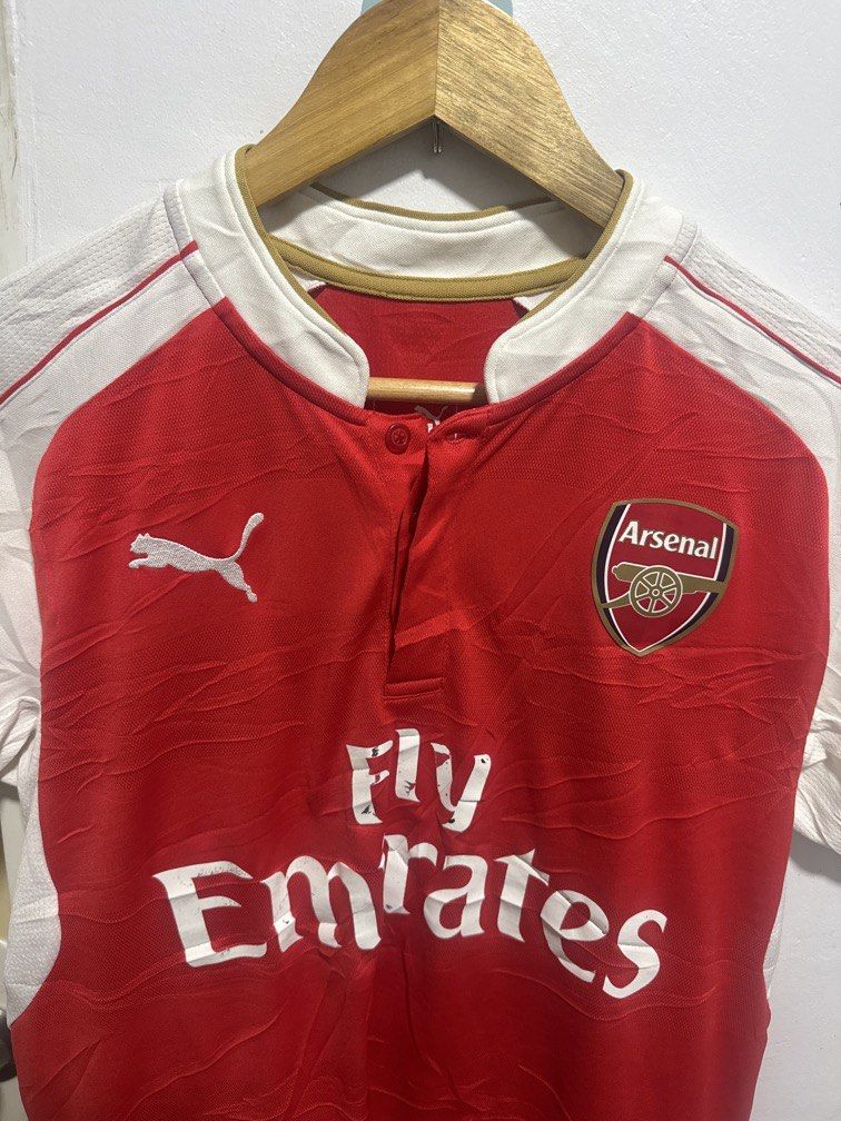 Puma football jersey (Category: Activewear) located in Santa Ana. Submitted by deyaaaan88 (Listing ID 1465701232, Image 2). Description: .