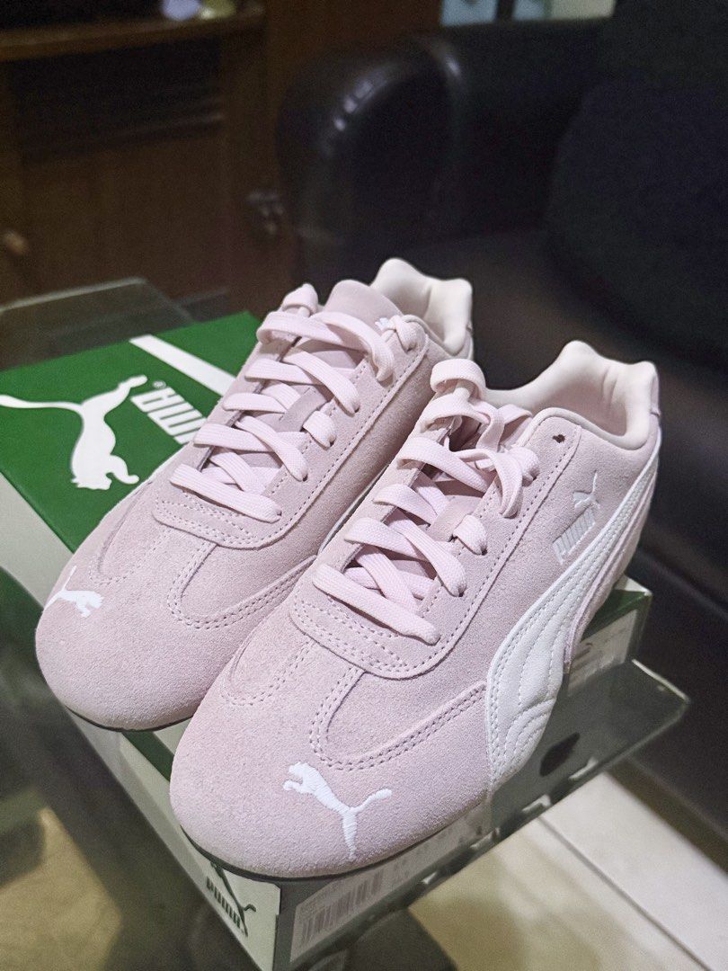 PUMA OG SPEEDCAT (Category: Sneakers) located in Manila. Submitted by emjay20 (Listing ID 1465586397, Image 3). Description: PUMA OG SPEEDCAT WHISP OF PINK- PUMA WHITE - Brand new in box, never worn - Soft pink suede material - Versatile and stylish for everyday casual outfits Bought in Australia, 100% Original ‼️ not Class A or fAke or High Quality ₱7k pa po ito sa store Size 24.5CM US 6.5 UK 5.5.