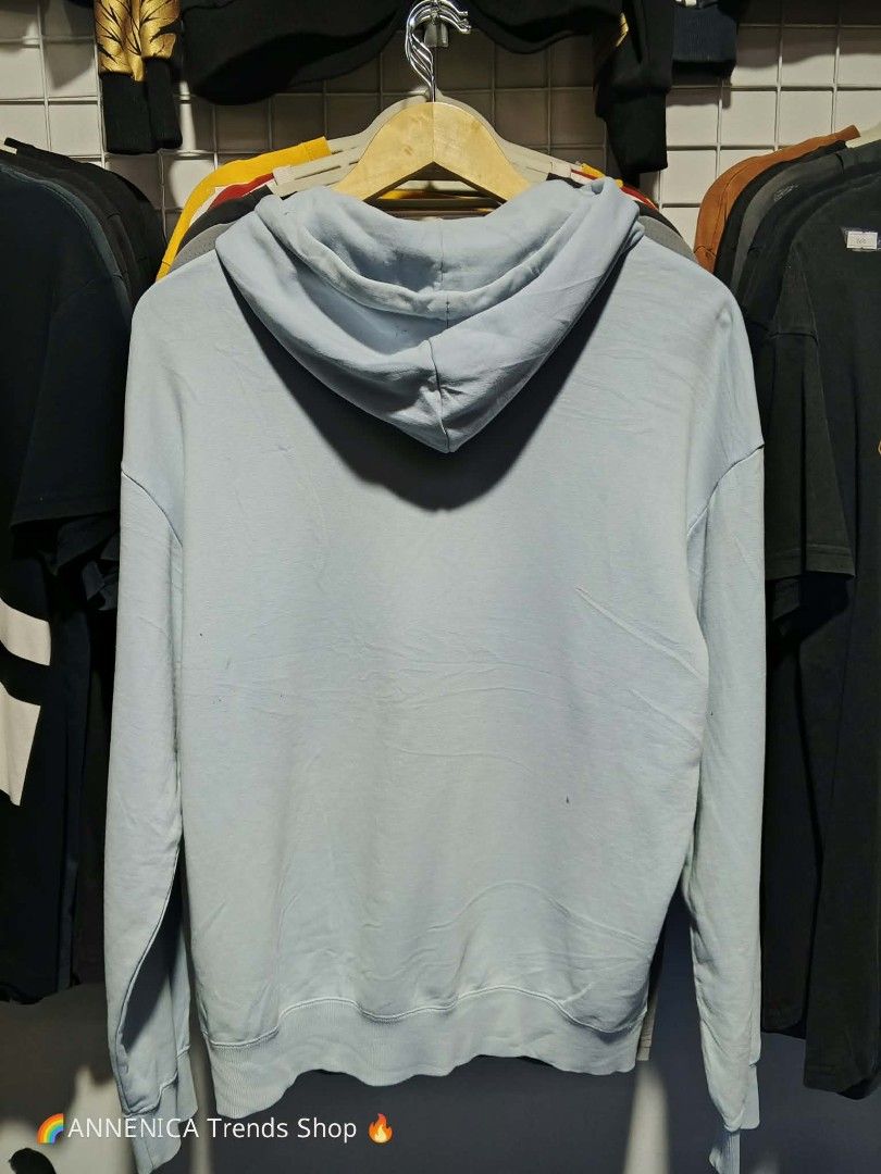 Puma Orig (Category: Coats, Jackets and Outerwear) located in Bulacan. Submitted by ukaybrandedshop (Listing ID 1465599003, Image 3). Description: PUMA x THE PUMA CLUB Toast Graphic Hoodie - Light Blue - Asia M PRICE: ₱650 🔥 PUMA COLLAB HOODIE - RARE FIND 🔥 Brand: PUMA (Legit QR code washtag) Size on tag: ASIA M (fits M-L) Color: Light Blue / Powder Blue Condition: 9.5/10 Excellent - No issue, print buo, makapal tela 📏 DIMENSION (Flat Lay): Wi