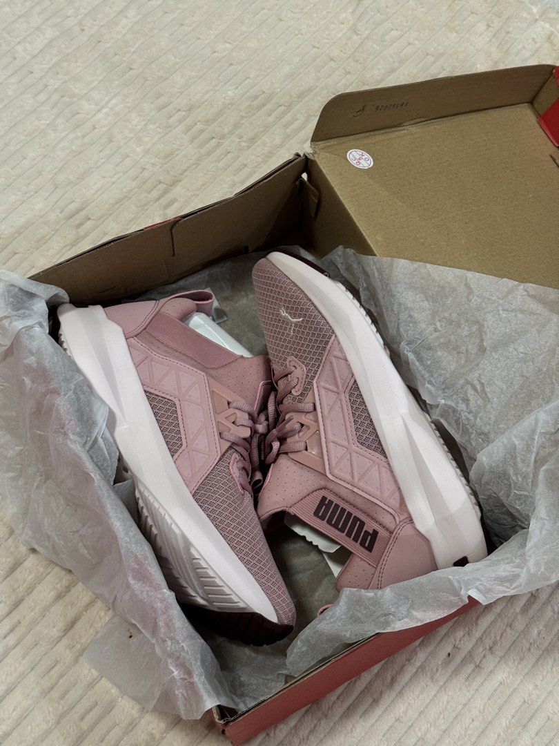 PUMA softride enzo nxt (Category: Activewear) located in Manila. Submitted by notmakidee (Listing ID 1465622361, Image 1). Description: negotiable for sure buyers size: US 9.5 location: Bohol but can ship nationwide via j&t.