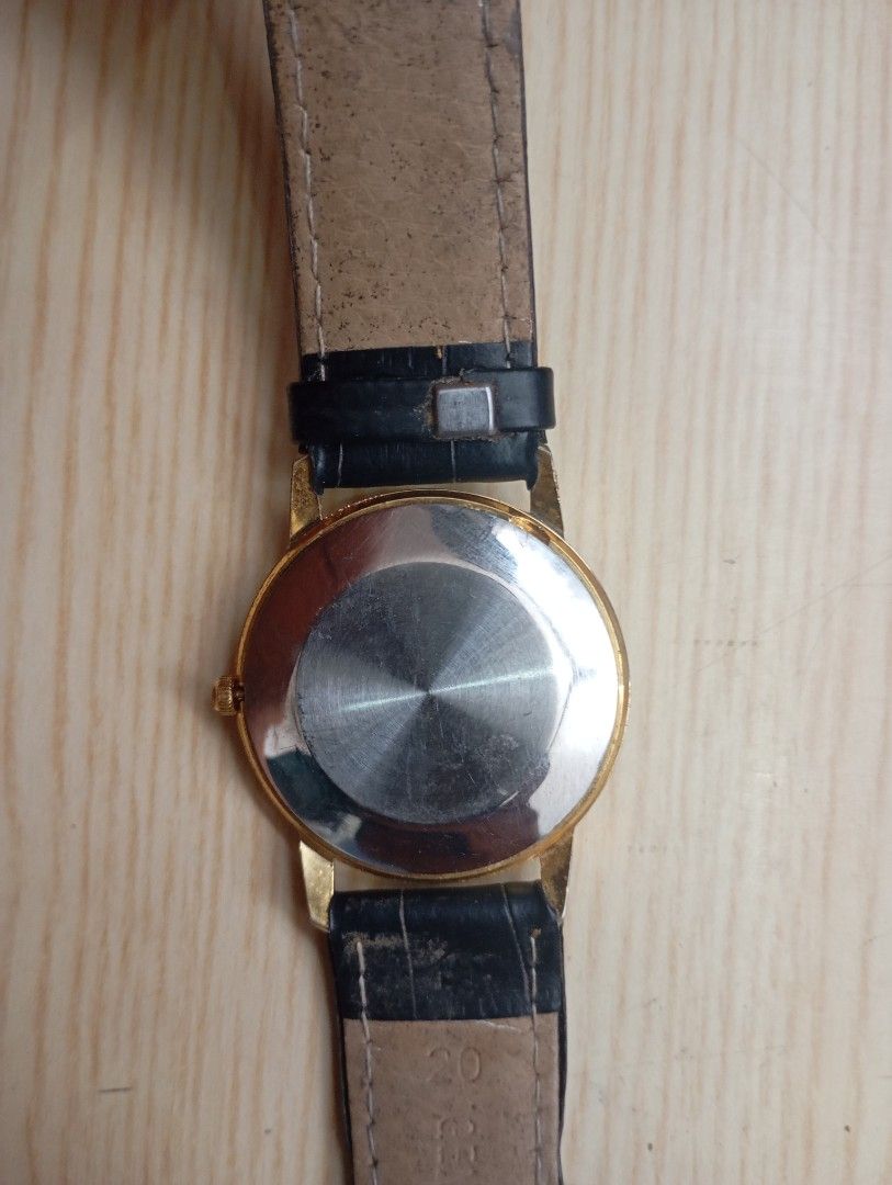 Quartz (Category: Women's Watches) located in Las Pinas. Submitted by quick_deals_great_finds2 (Listing ID 1465593403, Image 3). Description: Good working condition with battery.