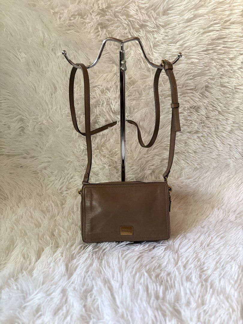 Rabeanco Geo (Category: Cross-body Bags) located in Baguio. Submitted by rheaanne07 (Listing ID 1465655965, Image 3). Description: Geo boxy mini bag.