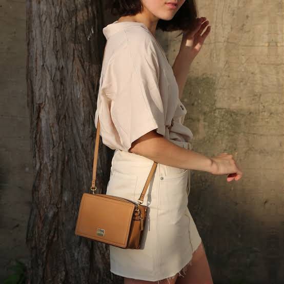 Rabeanco Geo (Category: Cross-body Bags) located in Baguio. Submitted by rheaanne07 (Listing ID 1465655965, Image 2). Description: Geo boxy mini bag.