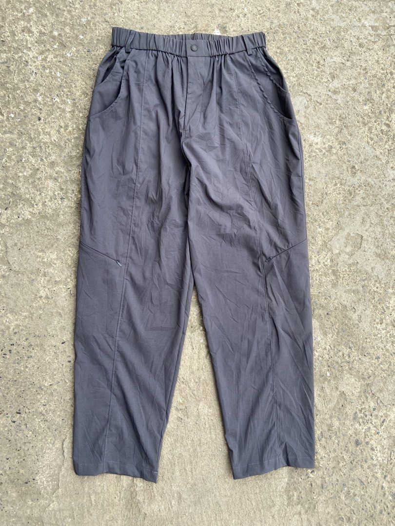 RANDOM NYLON PANTS (Category: Jeans) located in Davao. Submitted by re.worn082 (Listing ID 1465586539, Image 1). Description: •WAIST25-32 LENGHT36 THIGH9 HEM6 •HAS DOUBLE POCKETS SIDE BY SIDE/ZIPPER BACK POCKETS/ZIPPER KNEE POCKETS •NYLON FABRICS •EXCELLENT CONDITION 🏷️350 ADD SHIP 📩DM.