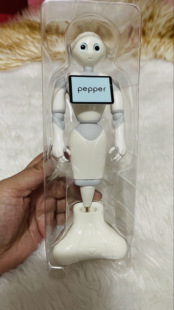 Rare Pepper Robot Stand Ballpoint Pen SoftBank Selection (Category: Other Home Decor) located in Quezon City. Submitted by sissymissy1527 (Listing ID 1465731590, Image 3). Description: Ballpen- working condition Good for display ➡️This is a ballpoint pen shaped like a figure of the humanoid robot “Pepper,” released (distributed) by SoftBank SELECTION. It is now a rare item that is difficult to obtain. [Product Features] Exquisite craftsmanship: A