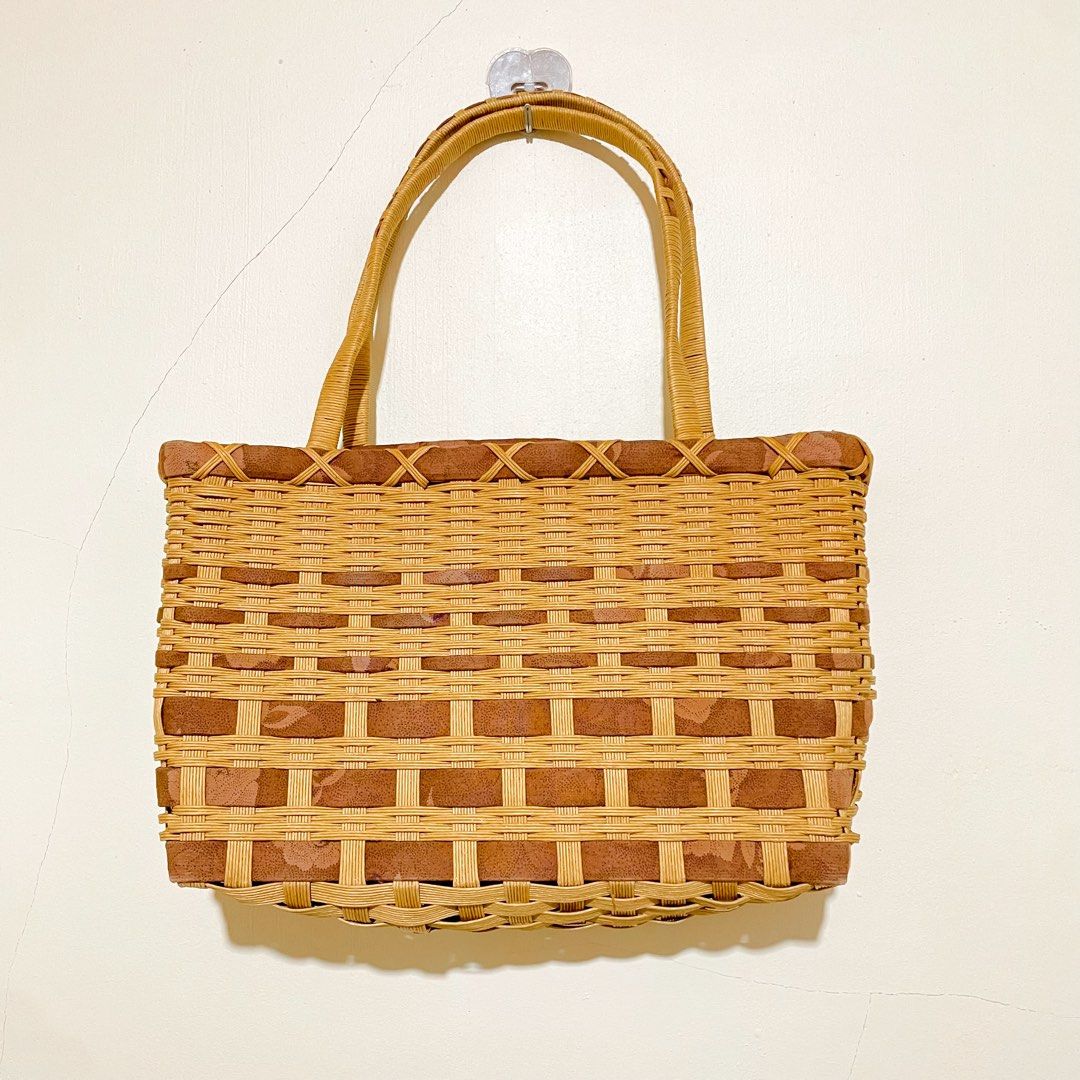 Rattan Style Bag (Category: Shoulder Bags) located in Candon. Submitted by melowph (Listing ID 1465581185, Image 1). Description: Estetik to! Pang pictorial and province vibe!🥹✨😍.