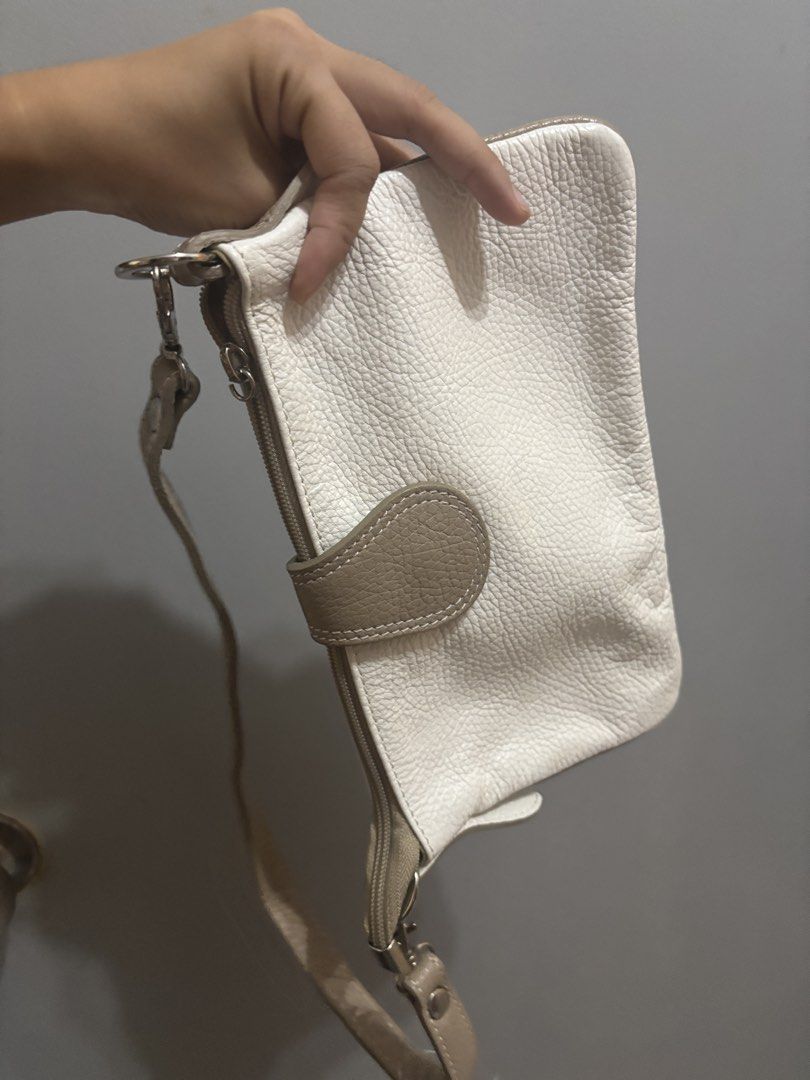 Real Italian leather sling bag (Category: Cross-body Bags) located in Quezon City. Submitted by clothesloverph (Listing ID 1465594147, Image 2). Description: .