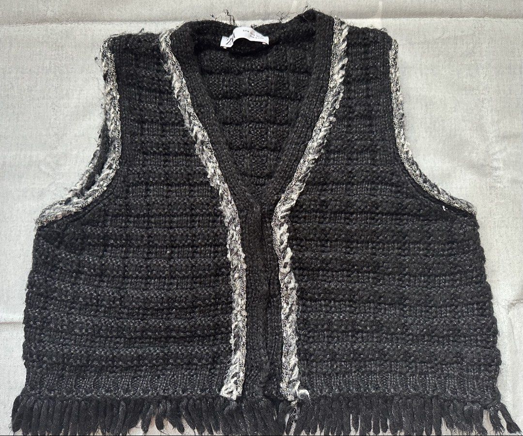 Relisting Items (Category: Sleeveless) located in Las Pinas. Submitted by city_threads (Listing ID 1465608226, Image 1). Description: Relisting items For more information, you may send a DM or check individual listings. .