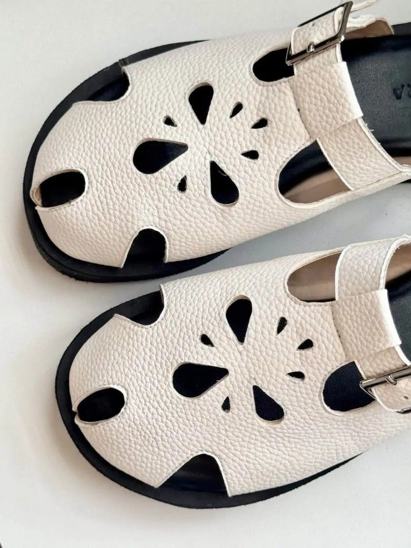 Renegade folk inspired (Category: Loafers) located in Lipa City. Submitted by prettymaj25 (Listing ID 1465586220, Image 3). Description: renegade folk inspired super lambot sa paa,perfect sa widefeet at apakalambot sa apakan available sizes : 35,36,37,38,39,40.