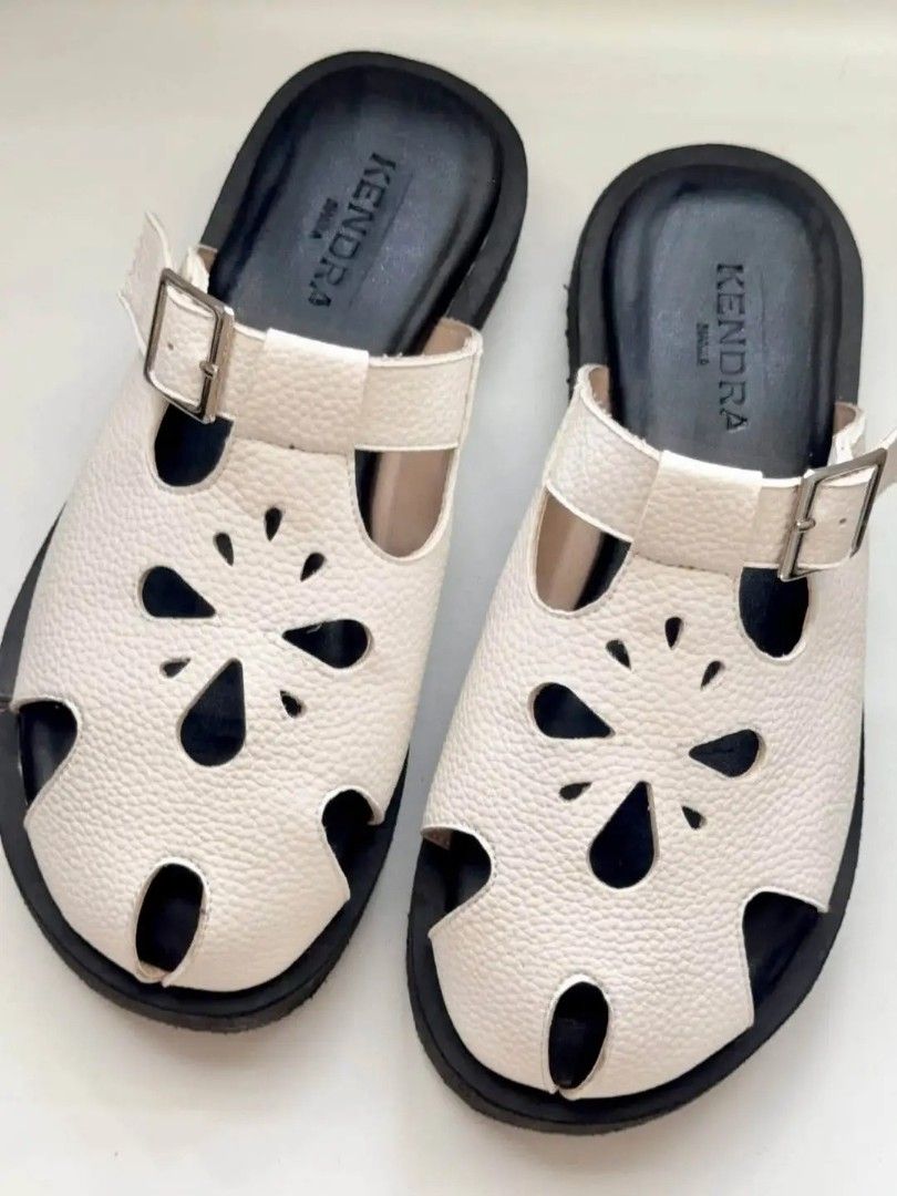 Renegade folk inspired (Category: Loafers) located in Lipa City. Submitted by prettymaj25 (Listing ID 1465586220, Image 2). Description: renegade folk inspired super lambot sa paa,perfect sa widefeet at apakalambot sa apakan available sizes : 35,36,37,38,39,40.