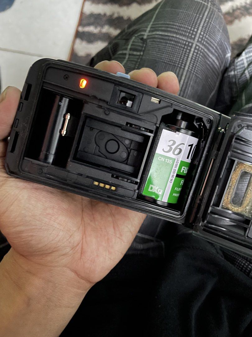 Ricoh LX-33sW 35mm Point & Shoot Camera (Category: Cameras) located in Pasig City. Submitted by void_supply (Listing ID 1465642141, Image 3). Description: Tested working automatic flash As is Camera only.