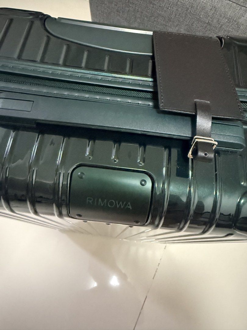 RIMOWA HANDCARRY LUGGAGE (Category: Luggage) located in Makati City. Submitted by yuhbee (Listing ID 1465664870, Image 2). Description: RIMOWA HANDCARRY LUGGAGE ~ good as new, used max 3x ~ gifted, 100% authentic.
