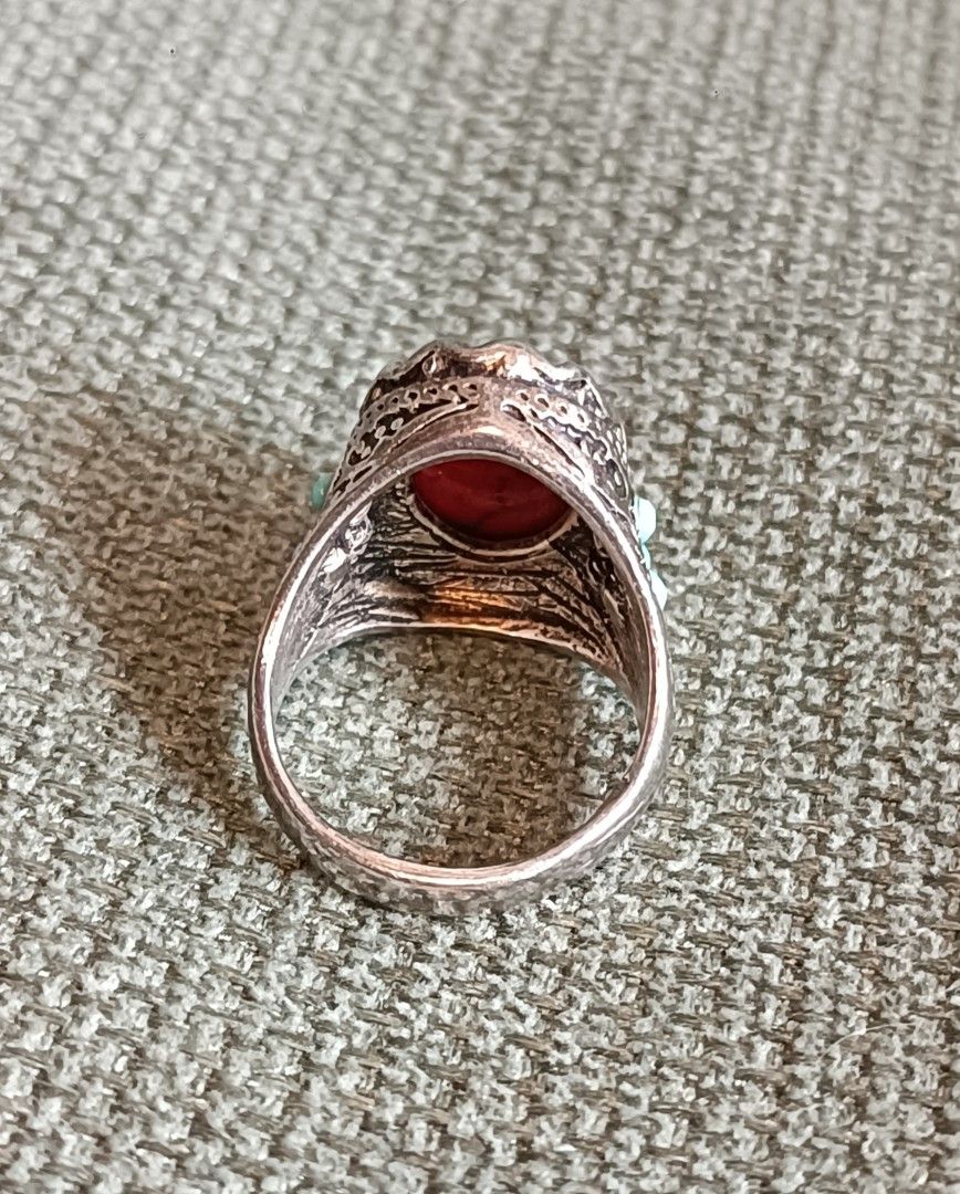 Ring (Category: Jewelry) located in Singapore. Submitted by kristalbeaute (Listing ID 1465602018, Image 4). Description: Can just proceed to pay postage via Caroupay Ring Size 7.