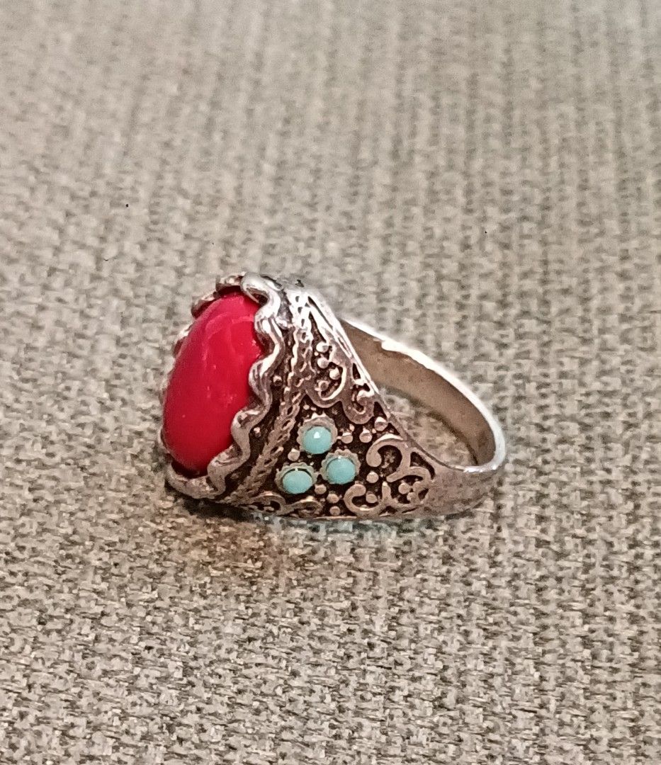 Ring (Category: Jewelry) located in Singapore. Submitted by kristalbeaute (Listing ID 1465602018, Image 3). Description: Can just proceed to pay postage via Caroupay Ring Size 7.