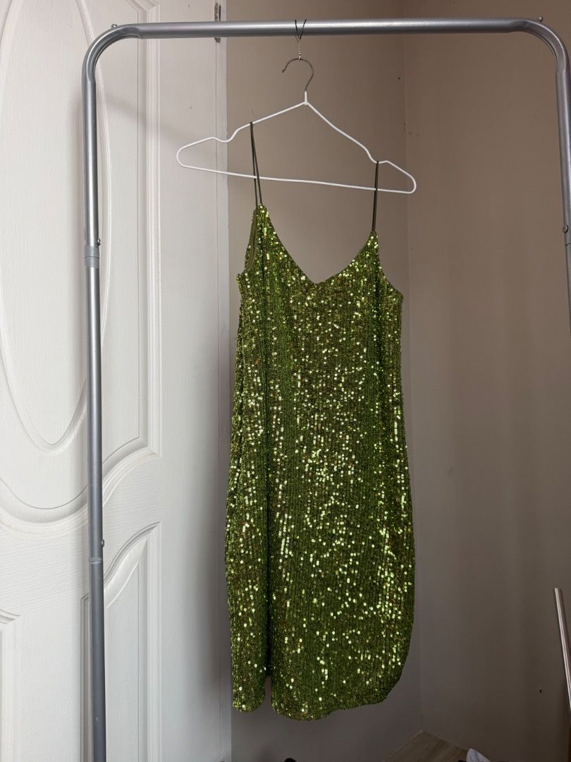 River Island Green Sequin Dress (Category: Dresses) located in Naic. Submitted by _ookaymnl (Listing ID 1465642480, Image 1). Description: - Brand: River Island - Size: UK/US 6 - Color: Green - Material/Design: Fully covered in shiny sequins with thin spaghetti straps and V-neckline - Occasion: Ideal for parties, clubs, and nights out.
