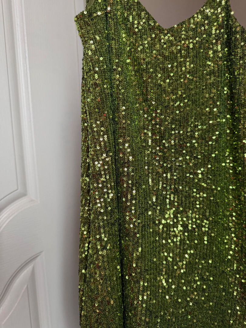 River Island Green Sequin Dress (Category: Dresses) located in Naic. Submitted by _ookaymnl (Listing ID 1465642480, Image 2). Description: - Brand: River Island - Size: UK/US 6 - Color: Green - Material/Design: Fully covered in shiny sequins with thin spaghetti straps and V-neckline - Occasion: Ideal for parties, clubs, and nights out.