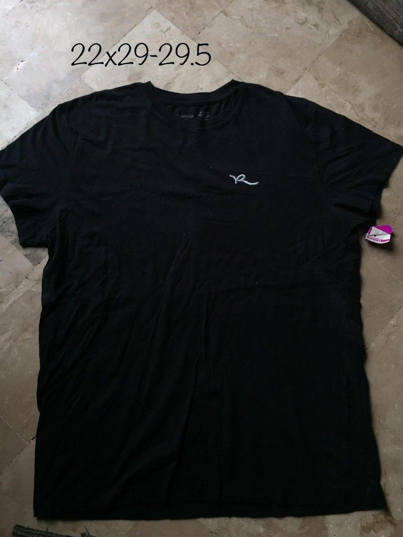 Rocawear Black Tshirt Large (Category: Tshirts & Polo Shirts ) located in Naga. Submitted by bonethugz1822 (Listing ID 1465666472, Image 1). Description: Excellent condition No flaws Large 10/10 colorate 450+sf.