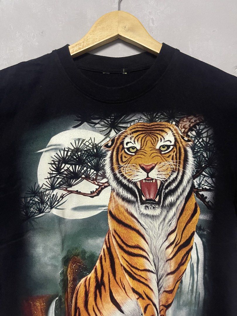 Rock Eangle (Category: Tshirts & Polo Shirts) located in Kuala Lumpur. Submitted by rinymalina (Listing ID 1465737223, Image 3). Description: Rock Eangle Size M Pit 19/20 boleh pakai Labuh 27 Condition 8/10 Minus tag Cut Minat DM.