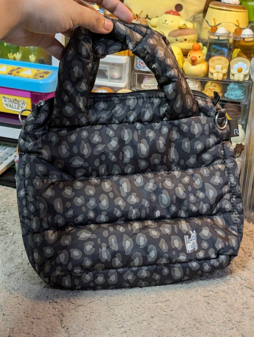 Rootote Two Way Bag (Category: Purses & Pouches) located in San Pedro. Submitted by eurisilvers (Listing ID 1465615449, Image 1). Description: No sling included pero pwedeng lagyan. Nice in actual. — shipping is via J&T Express — mop: gcash, maya, bank transfer — location: san pedro city, laguna.