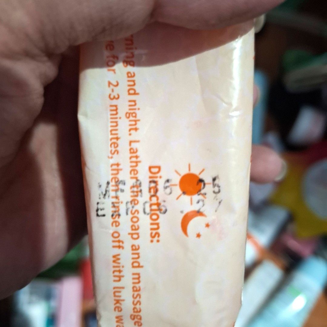 Rosmar Kojic 150g Peeling Soap Bar (Category: Bath) located in Quezon City. Submitted by an.marie (Listing ID 1465585347, Image 2). Description: Rosmar Kojic Peeling Soap (150g) for instant whitening and peeling. Helps remove pimples and scars. Brand new and sealed. Use morning and night—just lather for 2-3 minutes and rinse with lukewarm water. 📍Loc: Tandang Sora, QC Can do same day delivery or JNT for less shipping fee ( 50php metro ).