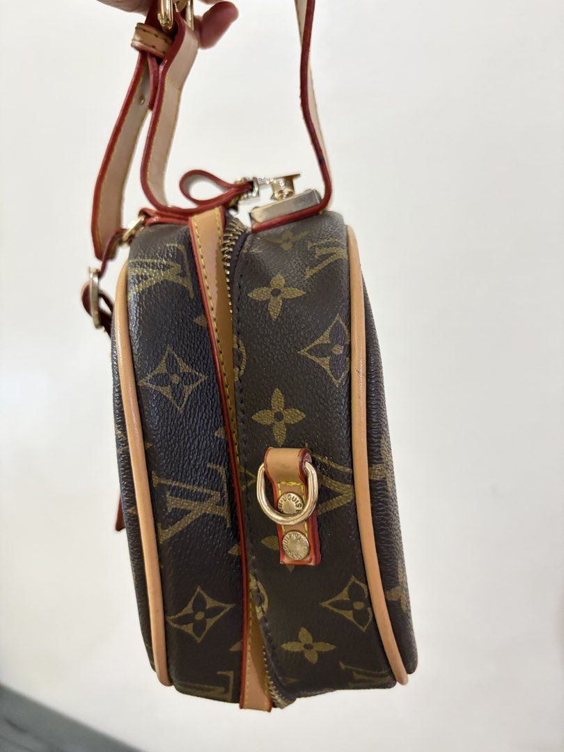 Round handbag (Category: Purses & Pouches) located in Balanga. Submitted by neri_declutters (Listing ID 1465684720, Image 3). Description: 📍Location: Balanga Bataan 🏍️Delivery Options: J&T, and LBC 💵Mode of Payment: Gcash, Bank Transfer (Payment First Basis) ❌No cancellation of order/s #PrelovedBags #PrelovedBag #PrelovedPH #PrelovedBagsPH #BrandedPreloved ThriftFinds UkayFinds UkayPH SecondHandStyle Note: Kindly manage your expectations becau