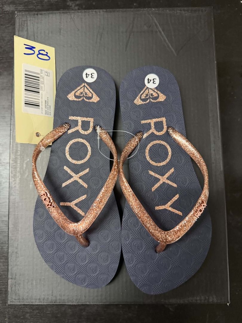 Roxy Flip-Flops Size 34 Navy Blue Rose Gold (Category: Slippers and slides) located in Minglanilla. Submitted by dthreestore (Listing ID 1465755766, Image 2). Description: Brand new navy blue Roxy flip-flops with rose gold glitter straps and size 34 tag. Original tags attached, never worn. Perfect for casual beach days! ▪︎Php 450 ▪︎Brand New Authentic ▪︎Follow us on Facebook: D3 Store ▪︎Mode of Payment: Cash/Gcash 🚚 Maxim / J&T (Shipping fee wil