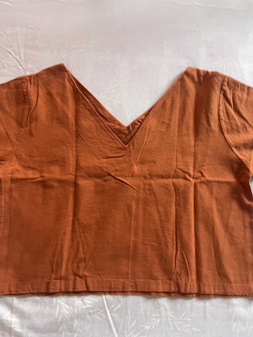 Rust orange V-neck linen top (Category: Shirts) located in Quezon City. Submitted by katedeclutter (Listing ID 1465591535, Image 3). Description: .