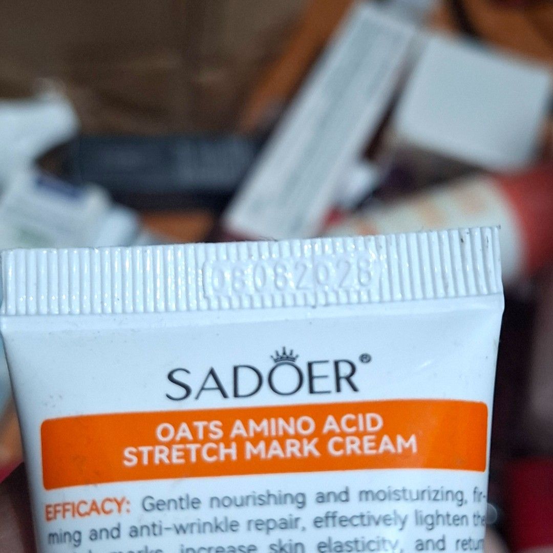 Sadoer Oats Amino Acid Stretch Mark Cream (Category: Body Care) located in Quezon City. Submitted by an.marie (Listing ID 1465584621, Image 3). Description: Sadoer Oats Amino Acid Stretch Mark Cream (40g) is a mild, hydrating formula packed with natural oat extract and botanical ingredients. It helps reduce stretch marks and improves skin elasticity. Convenient squeeze tube packaging. Batch: 08082026. Brand new and ready to ship! 📍Loc: Tandang S
