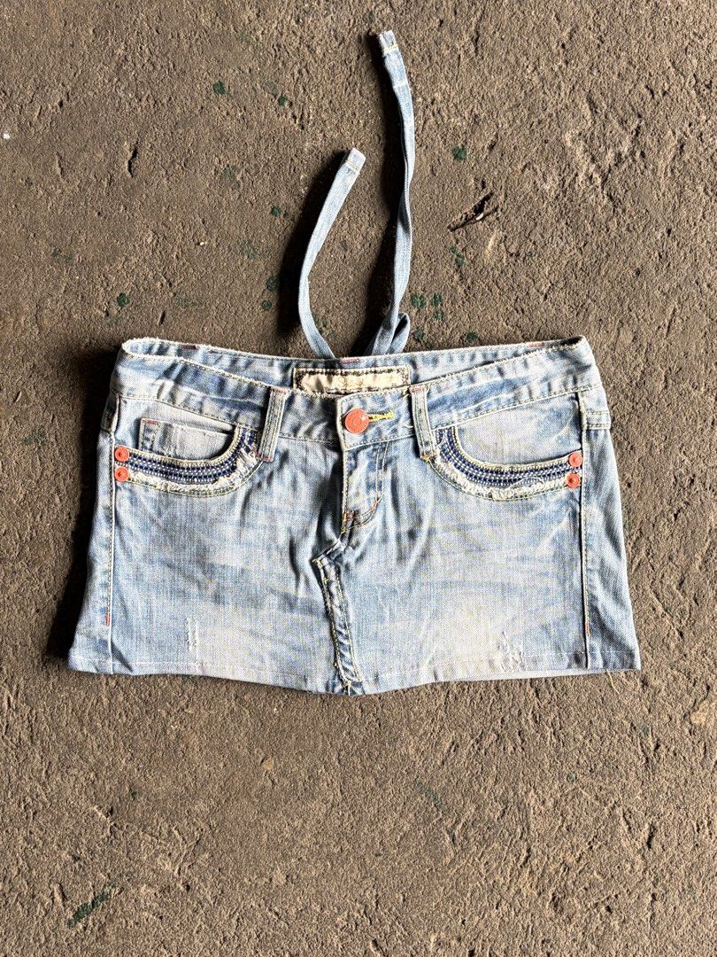 Salad Light Wash Denim Mini Skirt (Category: Skirts) located in Quezon City. Submitted by ward.drobe (Listing ID 1465633322, Image 1). Description: Salad Size L - 10 inch Waist - 16 inch .