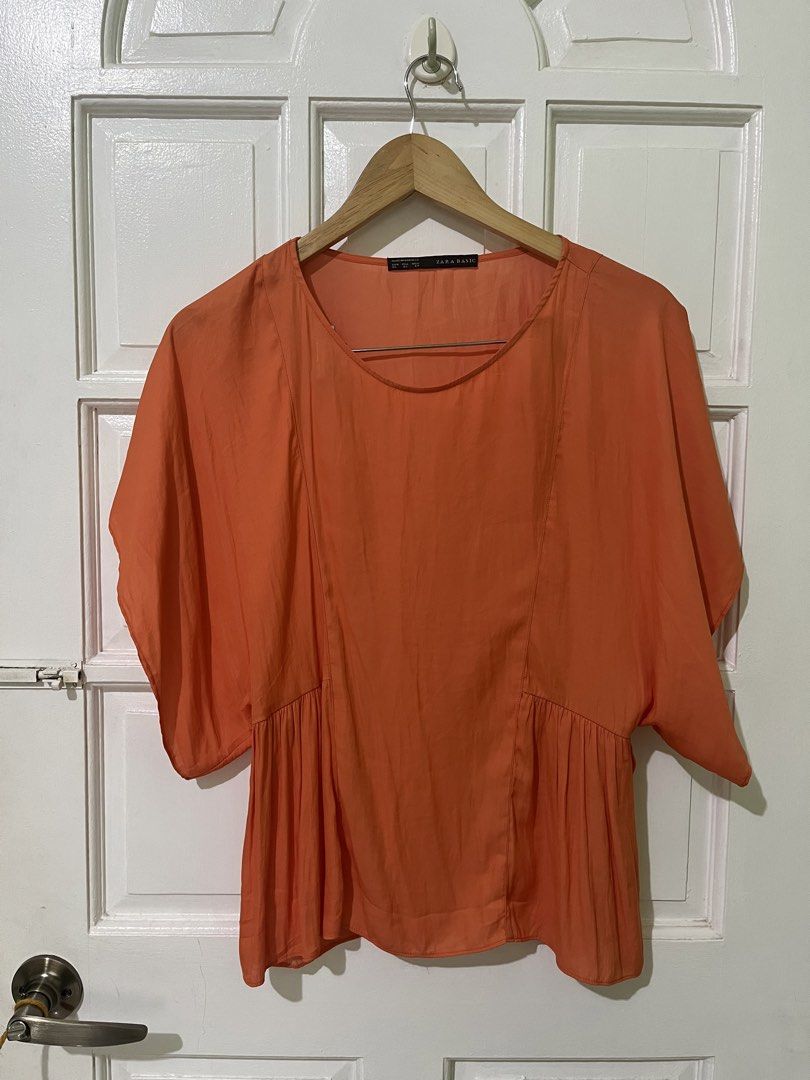 ‼️SALE‼️ Zara Basic Batwing Sleeves Top (Category: Blouses) located in Taguig. Submitted by k.clovel (Listing ID 1465694915, Image 3). Description: Size XS, fits up to S. Item would be coming from Isabela, 2-3 days eta to MM. Sf is 75-150 thru j&t. .