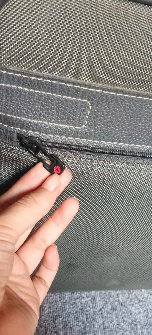 Samsonite USA Hardcase Polyester Travel Briefcase (Category: Briefcases) located in Valenzuela. Submitted by gracebacot17959 (Listing ID 1465642213, Image 3). Description: - Brand: Samsonite USA (Imported from Japan) - Type: Hardcase travel briefcase / Business bag - Dimensions: 20" x 13.5" x 6" - Color: Sleek grey with a vibrant, clean green interior lining - Exterior: Durable polyester construction, structured top handle, and a convenient detac