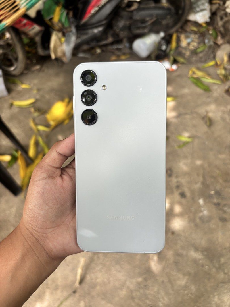 Samsung A16 5G 128gb (Category: Samsung) located in Manila. Submitted by mangbebong_05 (Listing ID 1465730191, Image 3). Description: I bought i brandnew around 8k+ No issue No hairlines no dents 7 months old only. Back up phone only not used in everyday. RUSH SALE ONLY! NEGOTIABLE SURE BUYER ONLY. .