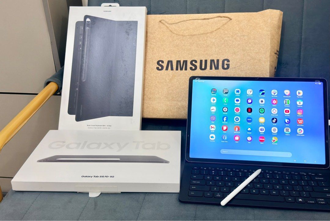 Samsung Galaxy Tab S10 FE Plus+ with Magic Keyboard (Category: Other Gadgets) located in Taguig. Submitted by mariannejulia_23 (Listing ID 1465609976, Image 3). Description: SAMSUNG GALAXY TAB S10 FE+5G 128gb NTC approved inclusions: -samsung book cover keyboard -samsung pen -with extra hard case -with high quality bag -with tempered glass price: 30,000 package all in can do meet ups.