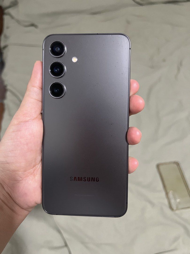 Samsung s24 512gb (Category: Samsung) located in Pasig City. Submitted by magnoliafern (Listing ID 1465660474, Image 3). Description: S24 512gb Lady owned No issues Very lightweight Open line i prefer you pick up the item in our office in pasig so you can check i thoroughly no warranty .