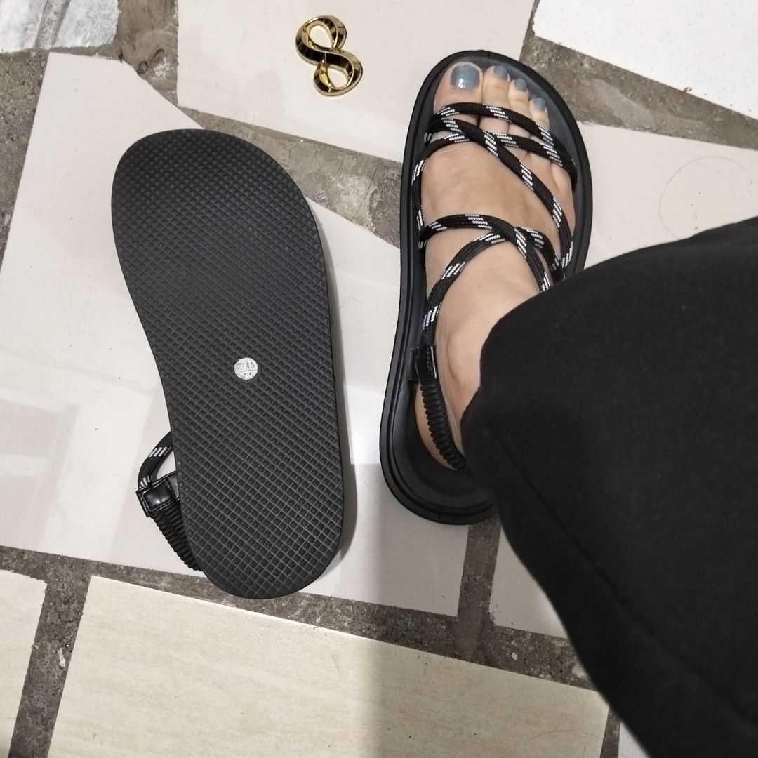 Sandals (Category: Sandals) located in El Salvador. Submitted by francheskaukayukay (Listing ID 1465625416, Image 3). Description: .