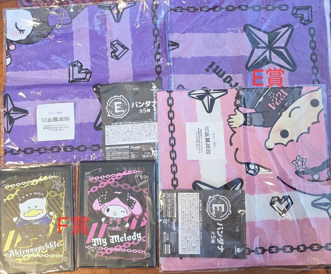 日本Sanrio Halloween最新一番賞**日本進行中**現貨(未開封) （分類：動漫角色周邊）位於 Hong Kong。 由 mikkiandmavis 提交（商品編號 1465629412，圖片 4）。簡介： 出日本最新Sanrio Punks Party一番賞(現貨角色如圖)： **A賞 限定figures模型(高約 5.5〜8 cm) $95/個, $160/兩個[優惠價] **E賞 大方巾/頭巾(約 53cm × 53cm) $85/條 **F賞 摺疊立鏡(約高 16cm × 寬 12cm) $60/個 **G賞 橡膠散子包(約高 8cm × 寬 5cm) $55/個 **H賞 雙入徽章(直徑約 5.6 cm) $48/套 **I賞 壓克力鑰匙圈(約高 6× 寛3.5 cm) $48/個 **J賞 貼紙＋迷你文件夾SET $48/套。