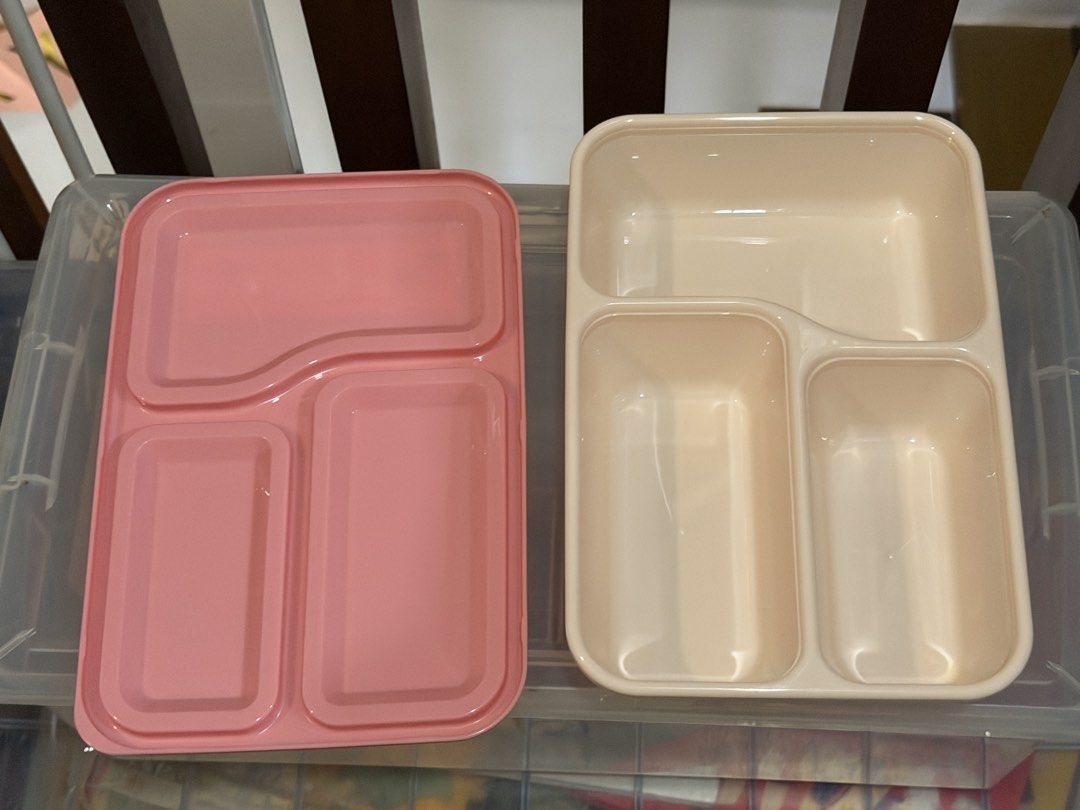 Sanrio Hello Kitty Bento Lunch Box 3 Compartment (Category: Food Organization & Storage) located in Manila. Submitted by onlinegarageph (Listing ID 1465716797, Image 2). Description: - Authentic Sanrio Kitty design featuring cute strawberry graphics - Colorway: Charming pink lid with a cream beige base - Capacity: Generous 1100ml, ideal for meal prep, school, or work lunches - Functionality: 3-compartment interior keeps your food nicely separated