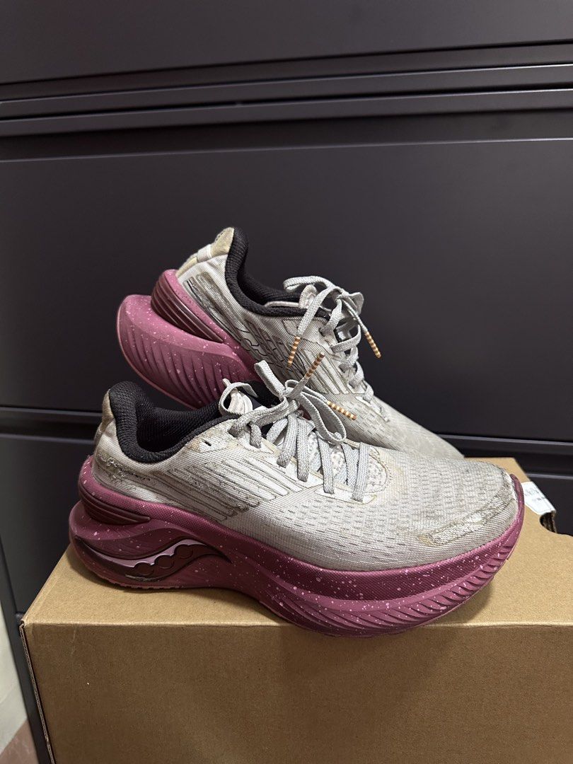 Saucony size 7 (Category: Sneakers) located in Manila. Submitted by mitch2783 (Listing ID 1465602292, Image 1). Description: Saucony US SIZE 7 womens need wash as is sa picture. intact sole. no box 800php only .