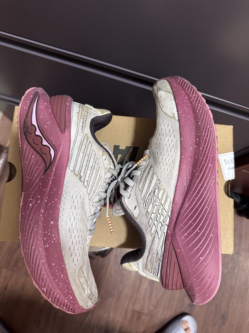 Saucony size 7 (Category: Sneakers) located in Manila. Submitted by mitch2783 (Listing ID 1465602292, Image 2). Description: Saucony US SIZE 7 womens need wash as is sa picture. intact sole. no box 800php only .