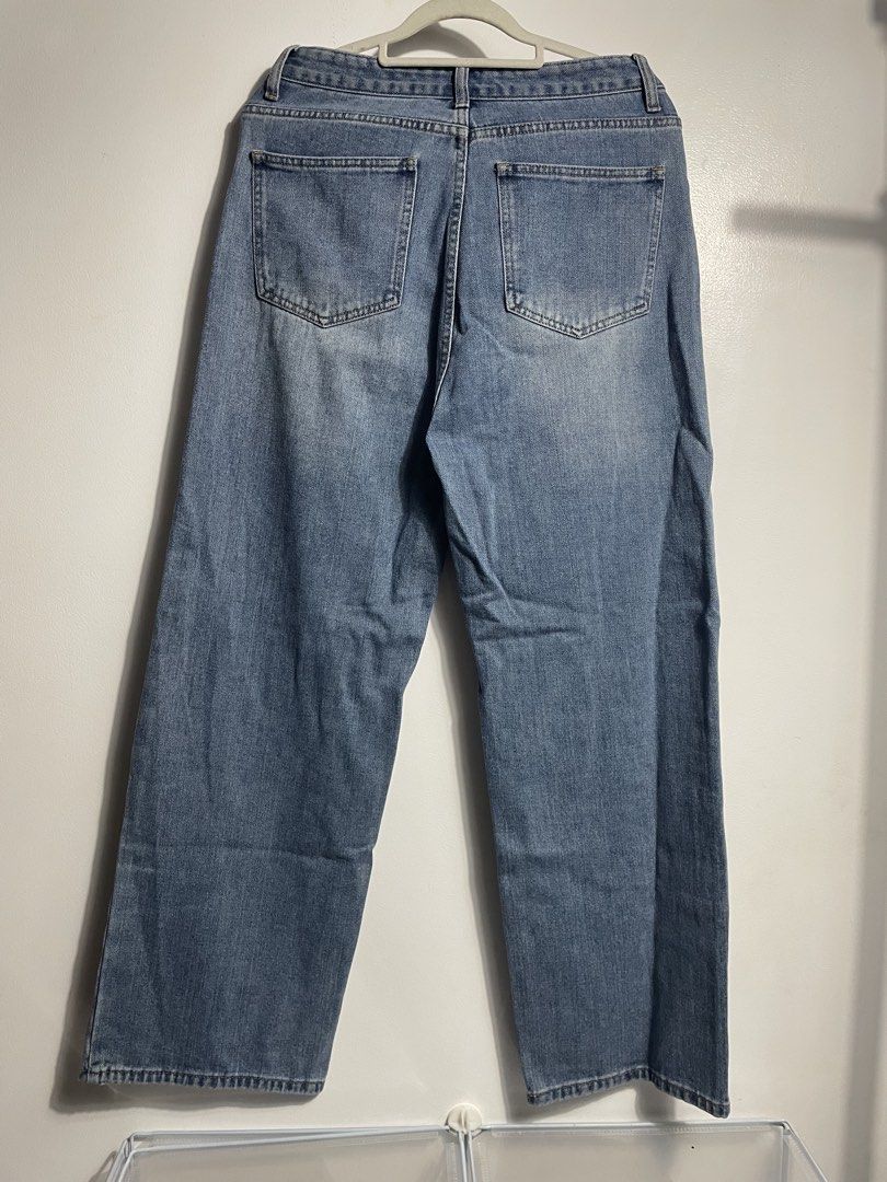 S-Bin Baggy Denim Jeans (Category: Jeans) located in Rizal. Submitted by akoheats (Listing ID 1465729337, Image 3). Description: Excellent Condition ✨ Issue:None! Size: M 28” Waist 41” length 📌 Accepts layaway (up to 15 days) ❗️Check item carefully before purchasing ❗️No returns or exchanges after purchase.